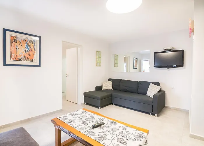 Asher\'S Apartments