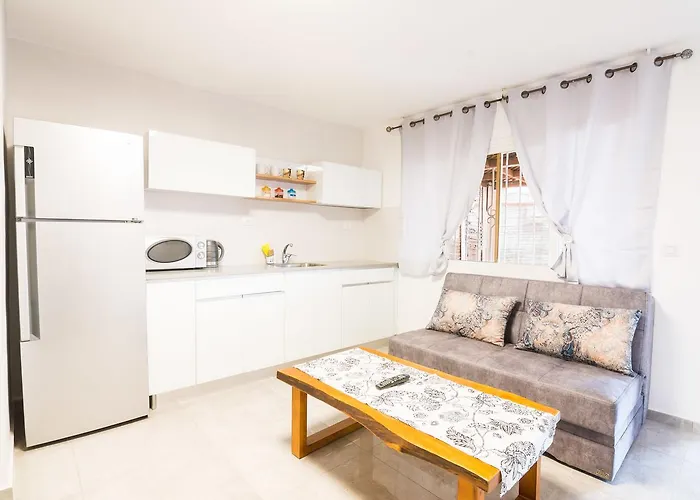 Asher\'S Apartments